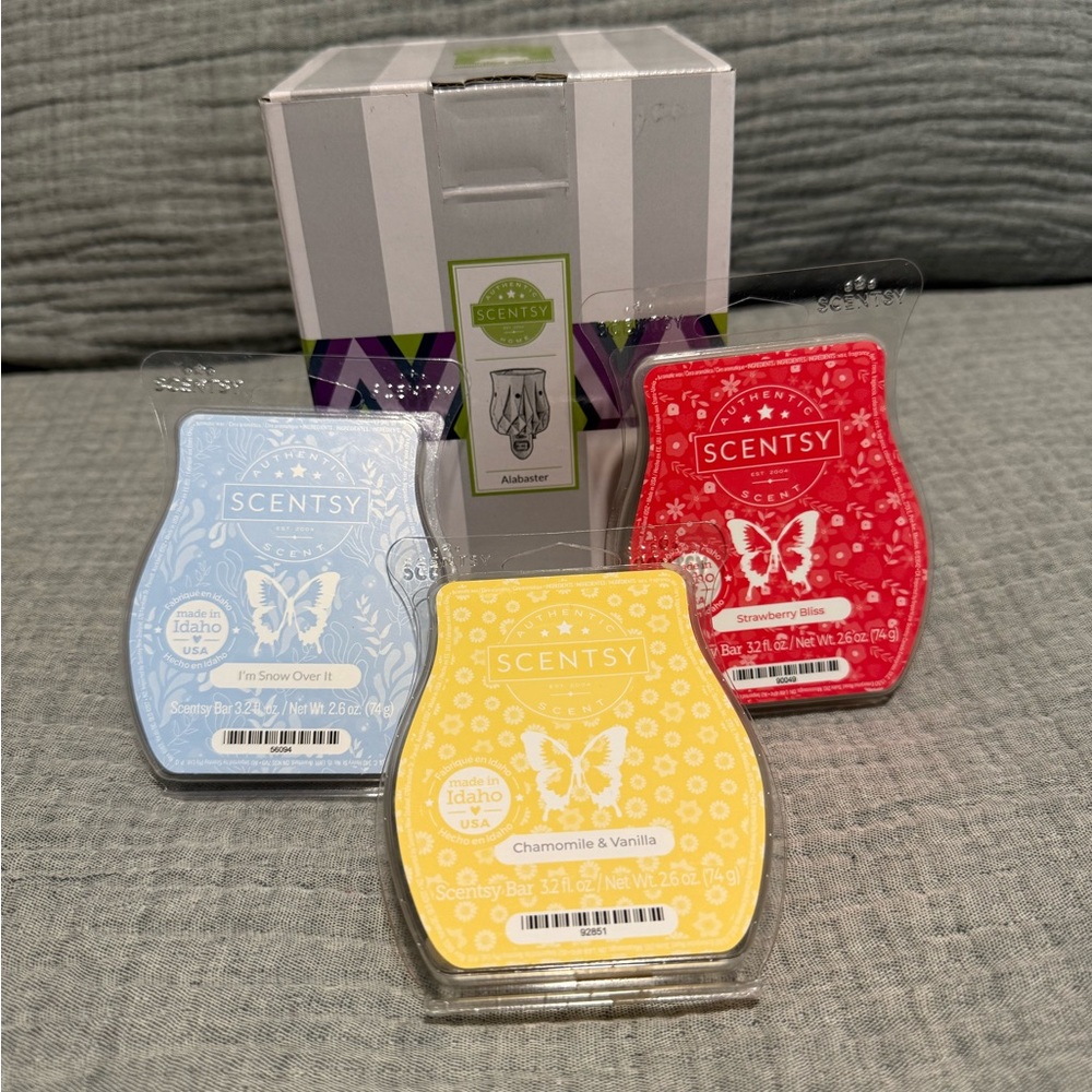 Scentsy NIB Alabaster Wall Warmer with 3 Scentsy Bars